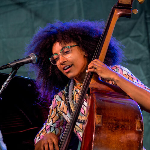 Samba em Prelúdio · Esperanza Spalding, Bass + Voice + Guitar