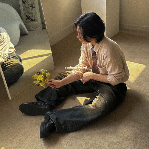 Aiowell – Embarrassed – Single