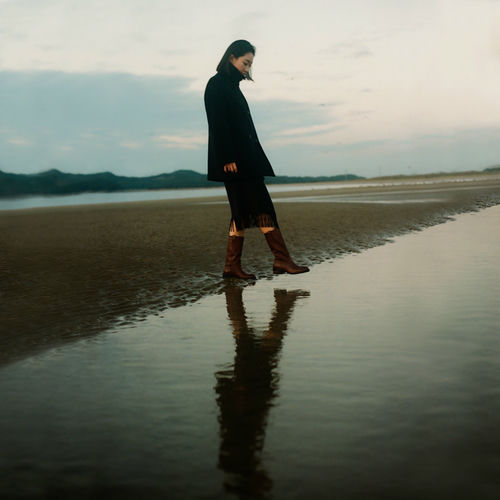 Heo Hoy Kyung – Although In Tears – Single