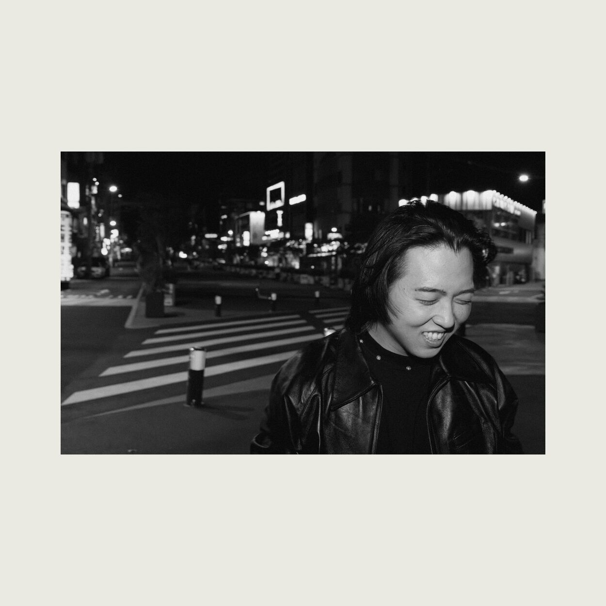 Leellamarz – On the street – Single