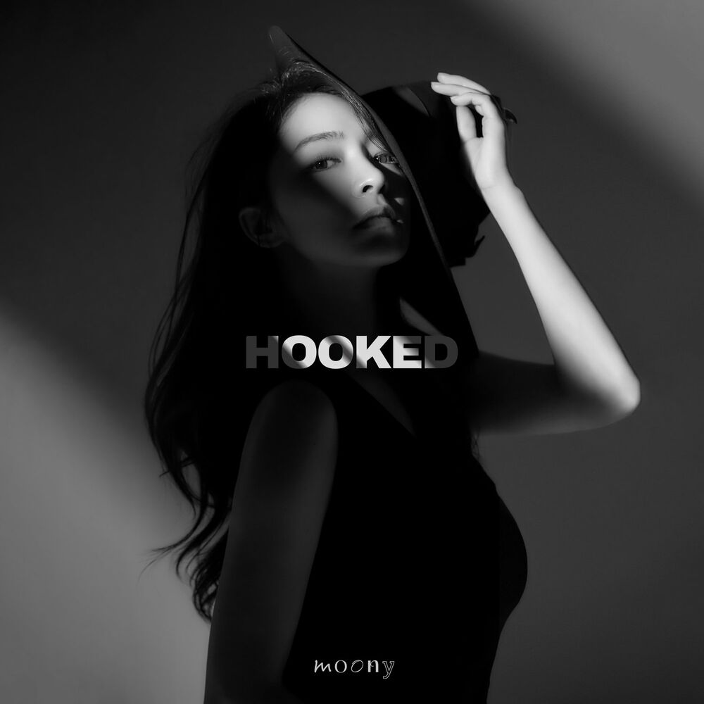 Moony – Hooked – Single